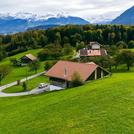 Serenite, Cherry Blossom Special, Peaceful Habitación en casa particular Spiez